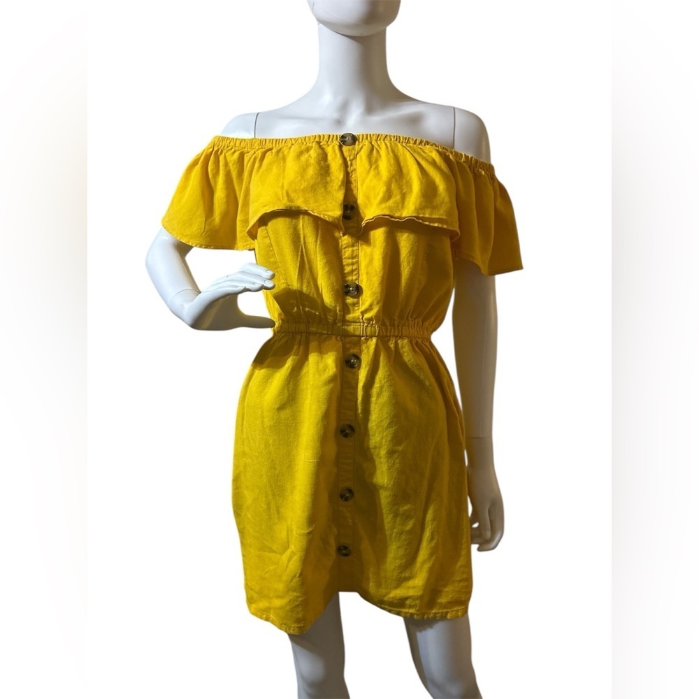 Guess Galen Off
Shoulder Linen Dress
Button-Down Dress​